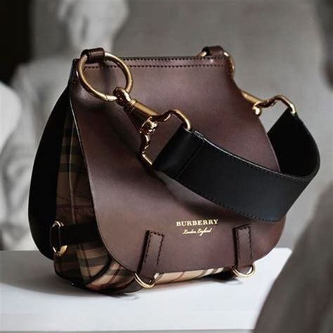 กระเป๋า burberry รุ่นฮิต